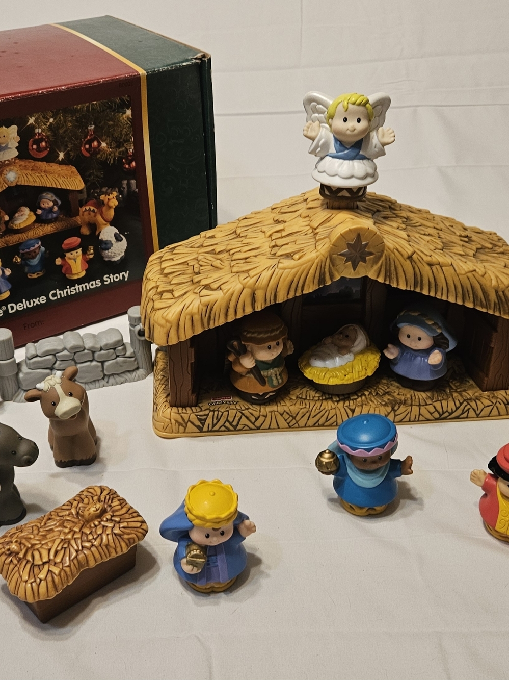 Vintage Fisher-Price 2002  Little People 17 Piece Nativity Set  With Box Works!!